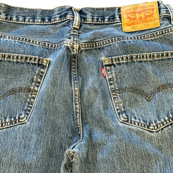 Levi’s 550 Jeans in a size 34 x 34 (Measure 33 x 33) - Picture 5 of 6